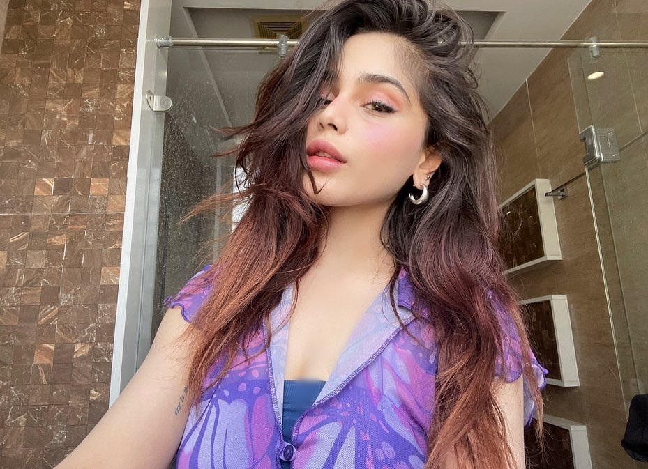 929px x 673px - Aima Baig reveals reason of her Instagram invisibility