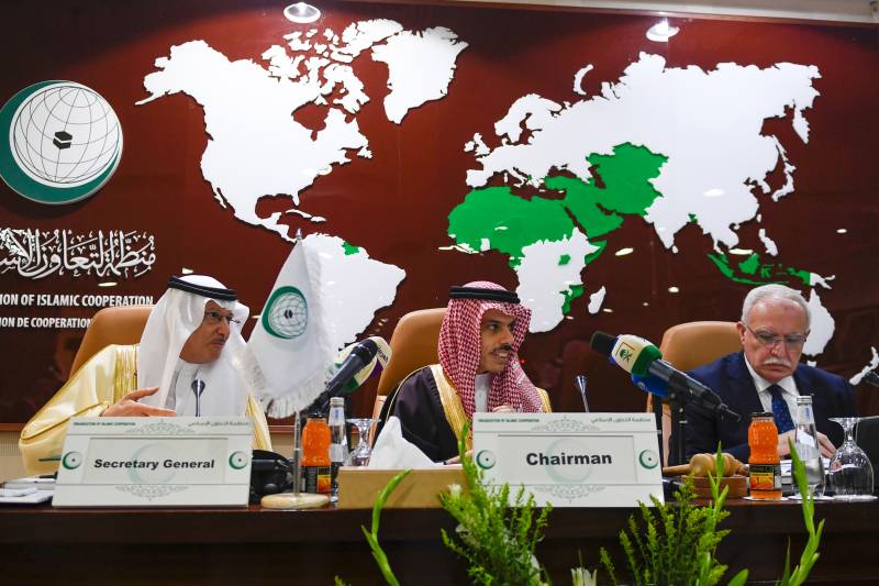 Palestinian Foreign Minister Riyad al-Maliki delivers a speech during an emergency ministerial meeting of the Organisation of Islamic Cooperation (OIC)