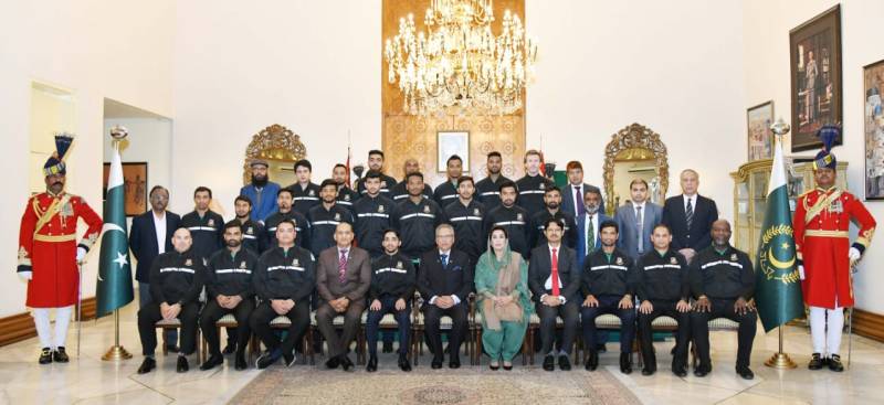 President Alvi hosts reception for Pakistan, Bangladesh Cricket teams 