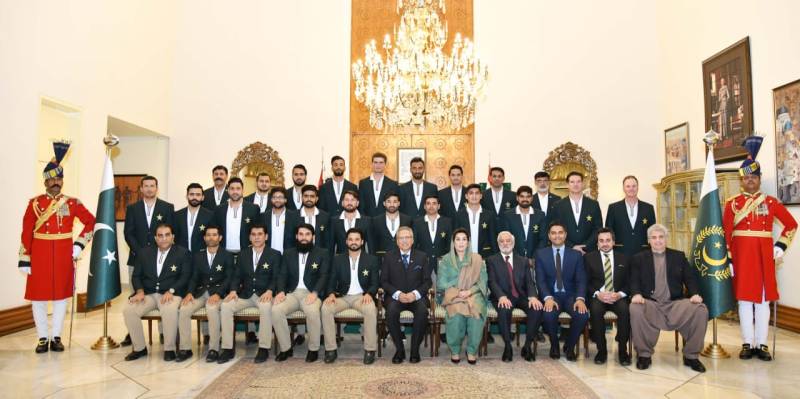 President Alvi hosts reception for Pakistan, Bangladesh Cricket teams 