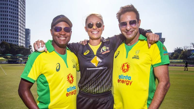 Cricket royalty raises money for bushfire relief