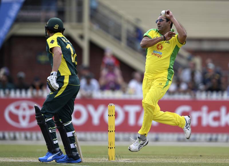 Cricket royalty raises money for bushfire relief