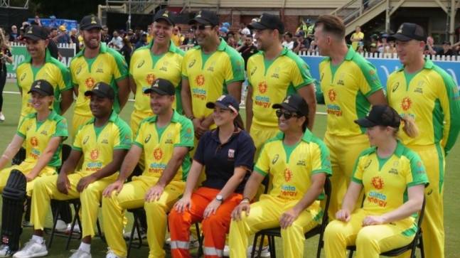 Cricket royalty raises money for bushfire relief