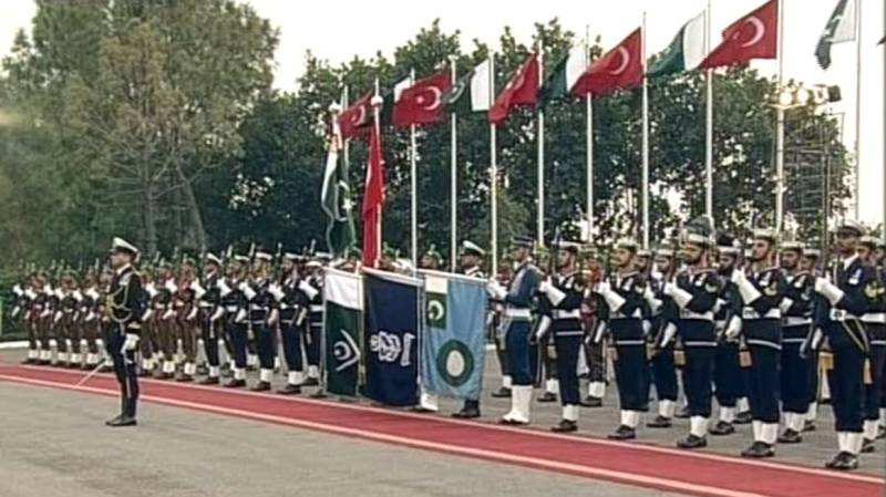 Erdogan arrives in Pakistan