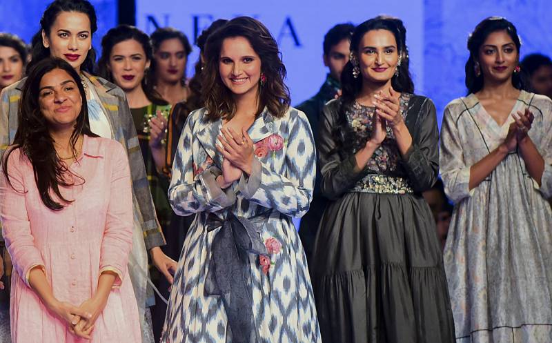 Sania Mirza lights up Lakme Fashion Week ramp