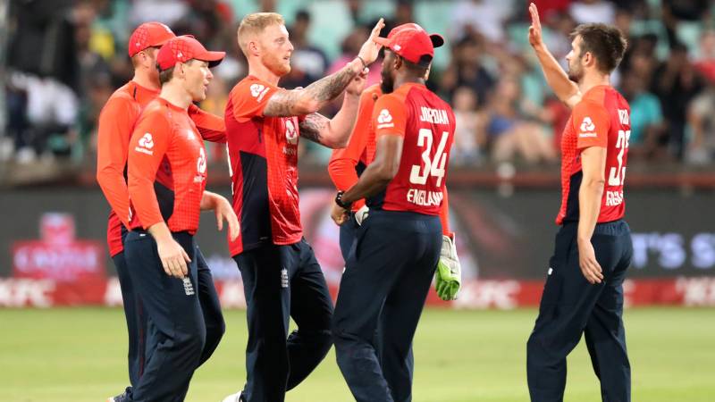 Curran holds nerve as England edge thriller to level series