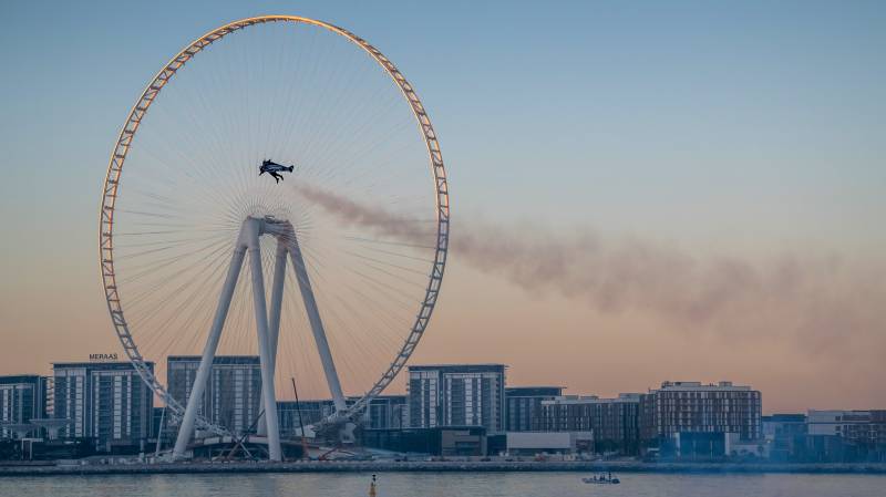 'Jetman' stuns with Iron Man-style flight over Dubai