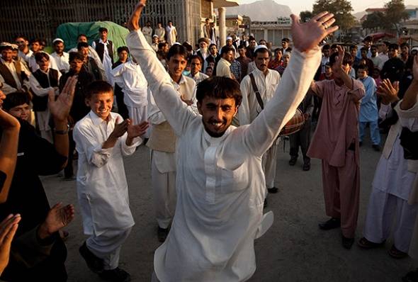 Dancing Afghans mark start of week-long partial truce