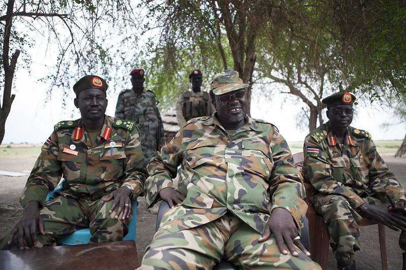 S.Sudan rebel leader Machar sworn in as vice president