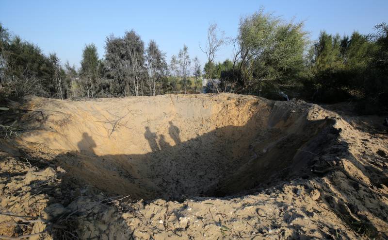 Israeli strikes martyr six in Syria after Palestinian rocket barrage