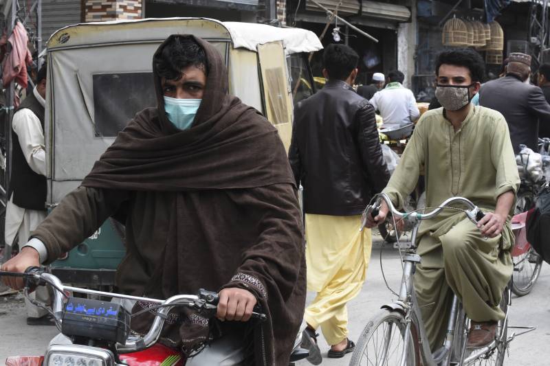 Pakistan screens hundreds arriving from Iran for virus