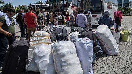 Hundreds head towards Europe border after reports Turkey 'opens gates'
