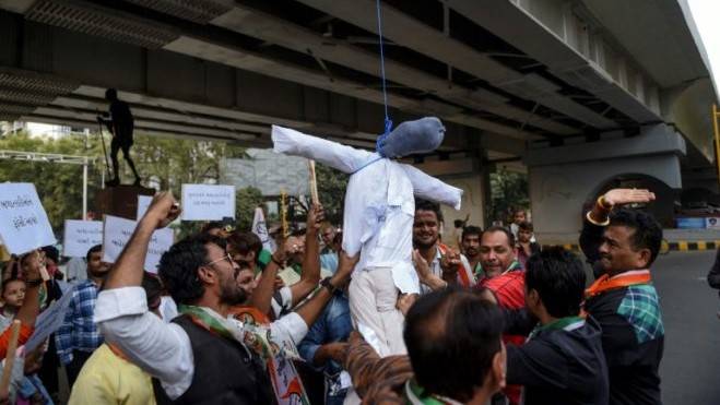Hanging of Delhi bus rapists postponed indefinitely