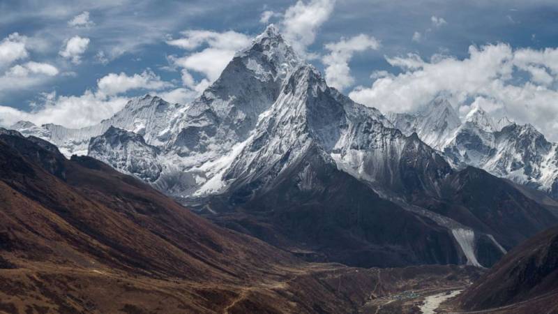 China shuts down Everest over coronavirus