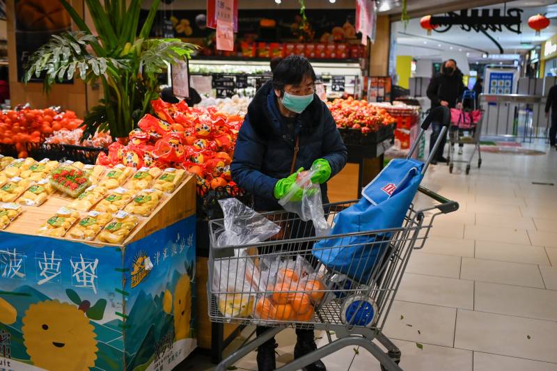 China virus cases fall, but more imported from abroad