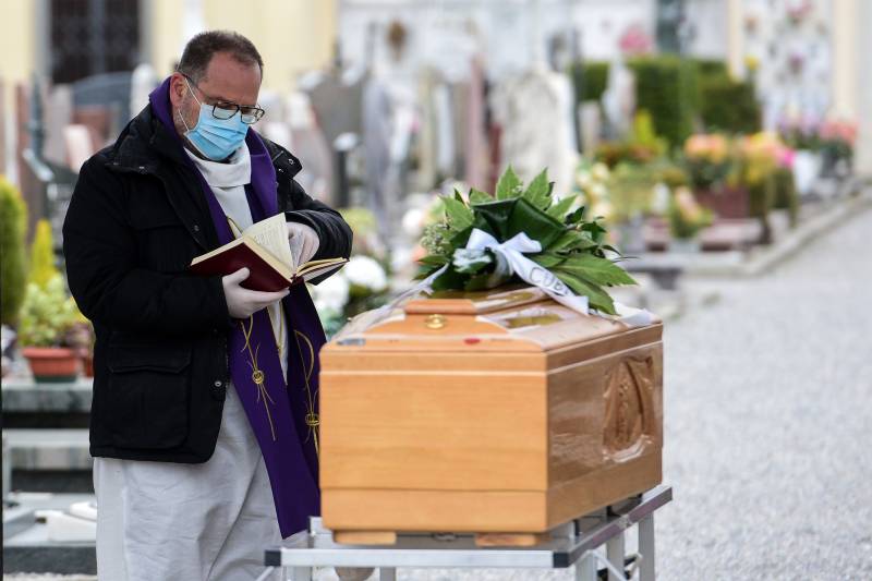 Italy reports 601 new deaths, toll reaches 6,000