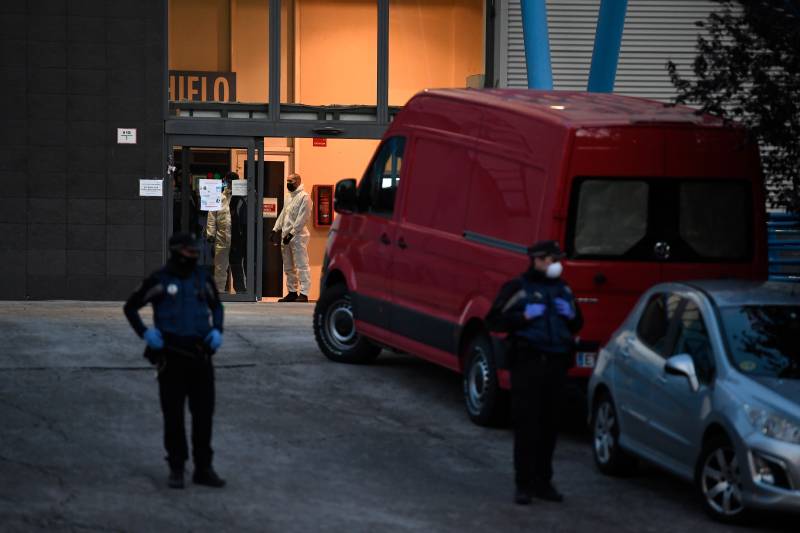 Spanish soldiers find bodies in retirement homes