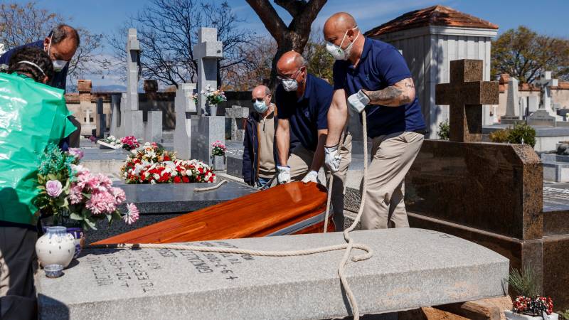 Spain announces 812 virus deaths in 24 hours, total 7,340