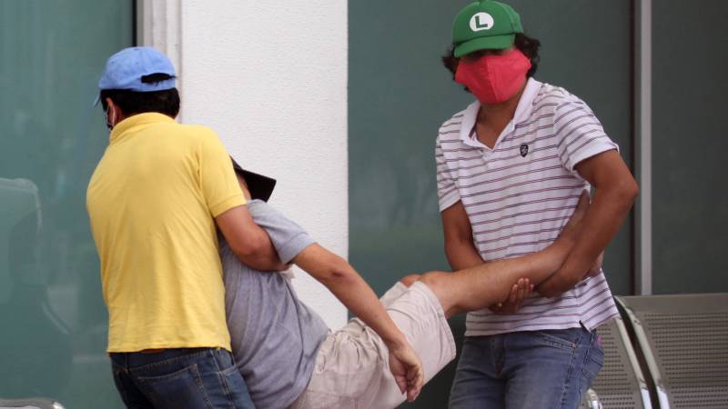 Troops gather 150 bodies of virus victims in Ecuador port city