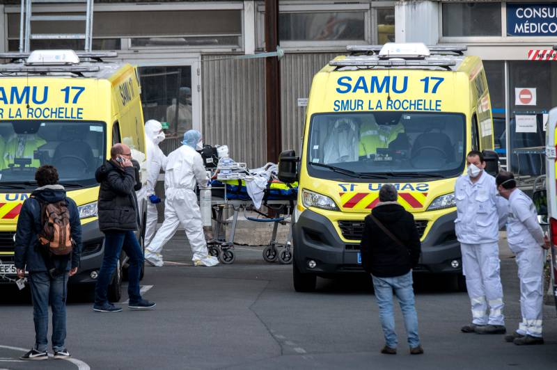 France reports record 588 more coronavirus deaths 