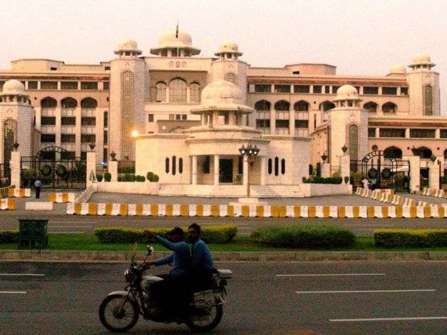Man commits self-immolation in front of PM House