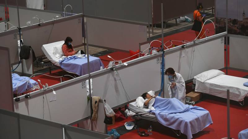 Cured patients cheered at Spain's largest COVID-19 field hospital