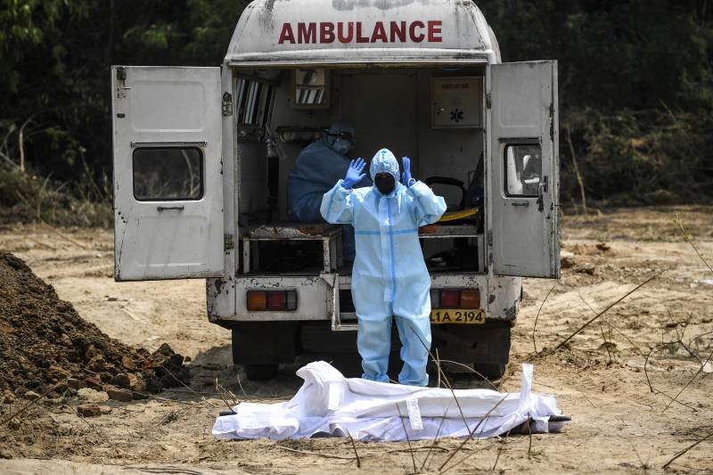 India virus deaths pass 1,000, but low toll puzzles experts