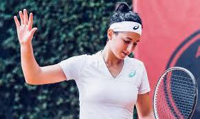 Young Algerian tennis player wins support with emotional video