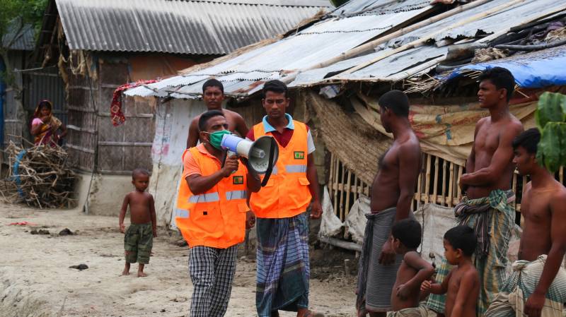 Mass evacuations for major cyclone in South Asia