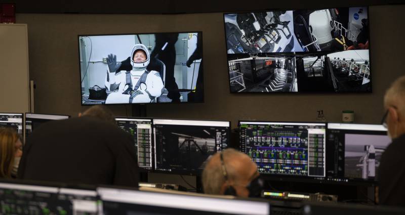 SpaceX, NASA delay milestone mission over lightning fears