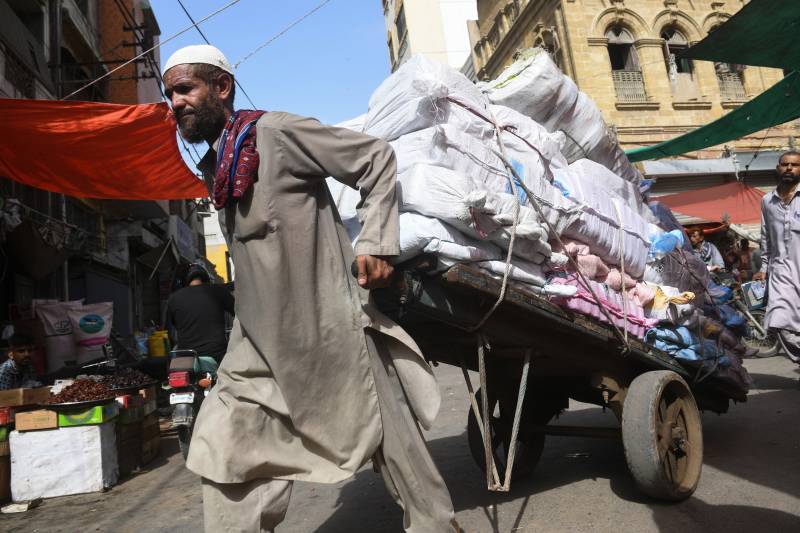 Record 78 Pakistanis die of coronavirus in 24 hours