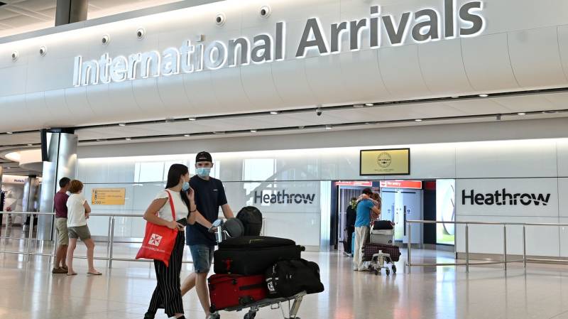 Britain starts mandatory self-quarantine for arrivals