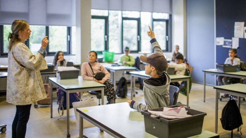 No students in school without virus vaccine, Philippines says