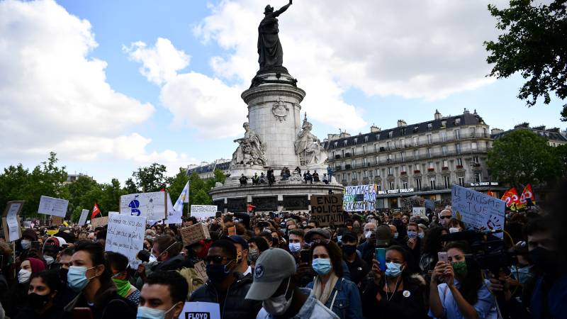Paris gathering pays tribute to George Floyd