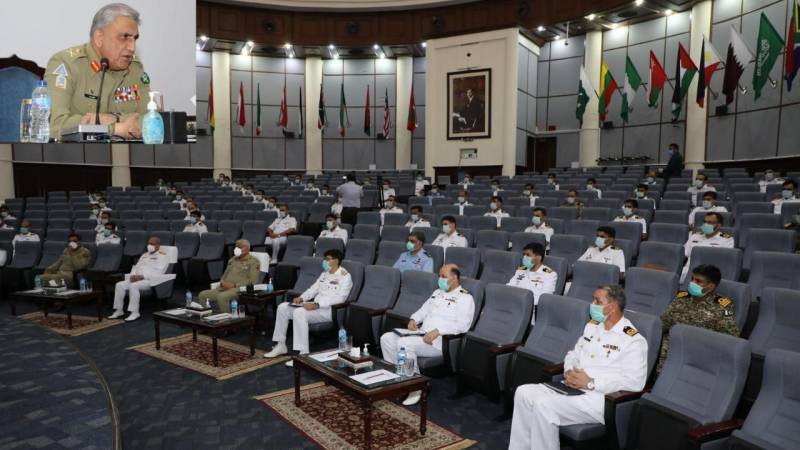COAS visits Pakistan Navy War College in Lahore