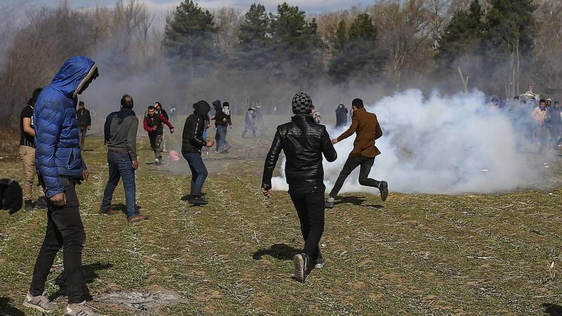 Turkey hits back at EU, Greek criticism over migrants