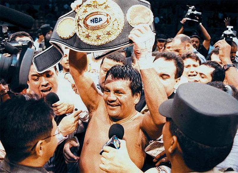 Panamanian boxing legend Roberto Duran hospitalized with COVID-19
