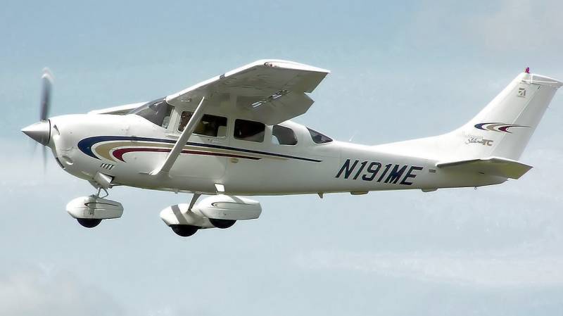 Eight feared dead after two planes collide over US lake
