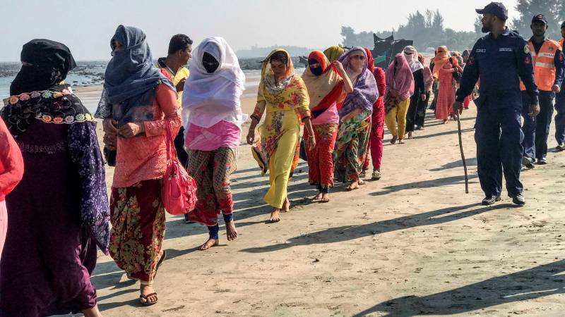 Bangladesh says Rohingya refugees can't leave island