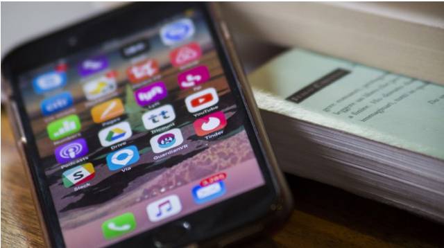 Indian army orders soldiers to delete 89 apps from their phones