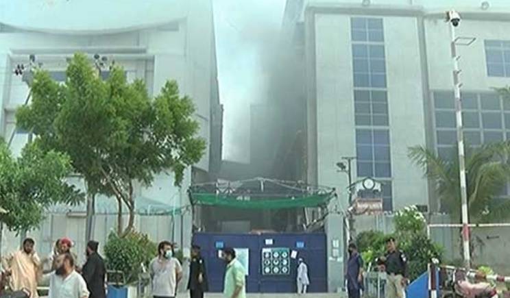 Fire erupts at garment factory in Karachi