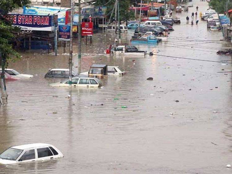 Heavy rain disrupts life in Karachi