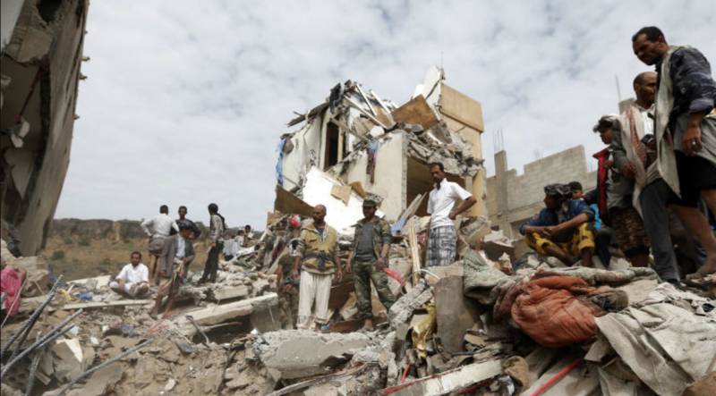 Children among 20 killed in Yemen strike