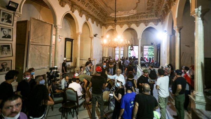 Protesters take over Lebanon foreign ministry