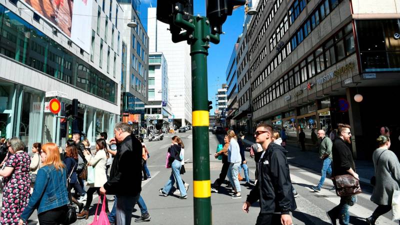Swedish PM sounds alarm as virus deaths top 6,000
