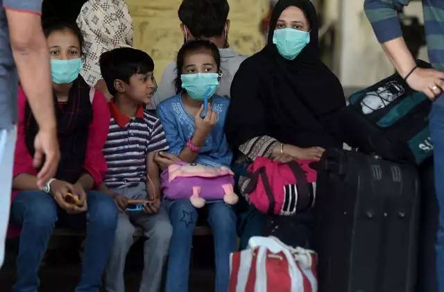 Covid-19 claims 33 lives, over 2,000 new cases in Pakistan