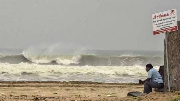 Second cyclone in a week threatens Sri Lanka, India