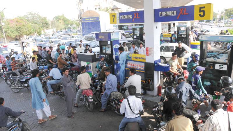 Inquiry commission names people responsible for fuel crisis in Pakistan