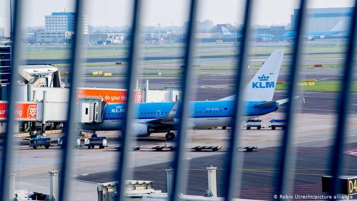 Dutch ban UK flights to stop virus 'mutation'