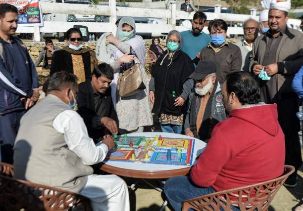 80 more Pakistanis die of corona, 2,615 infections detected